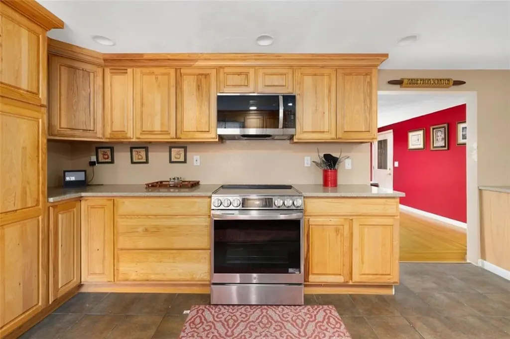 24 Superior Street Warwick RI 02886