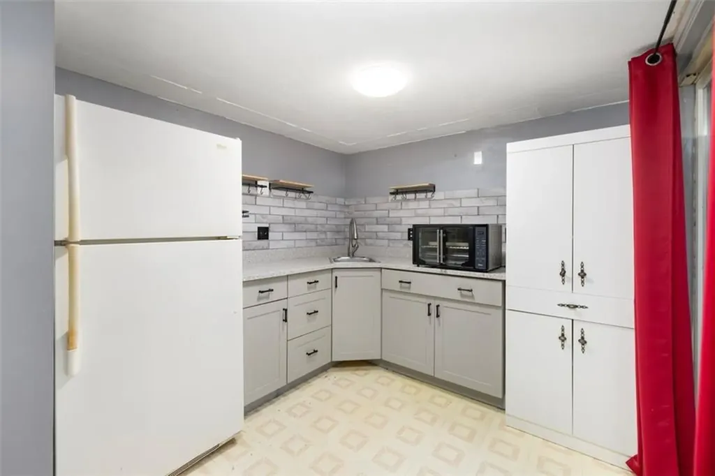 24 Superior Street Warwick RI 02886