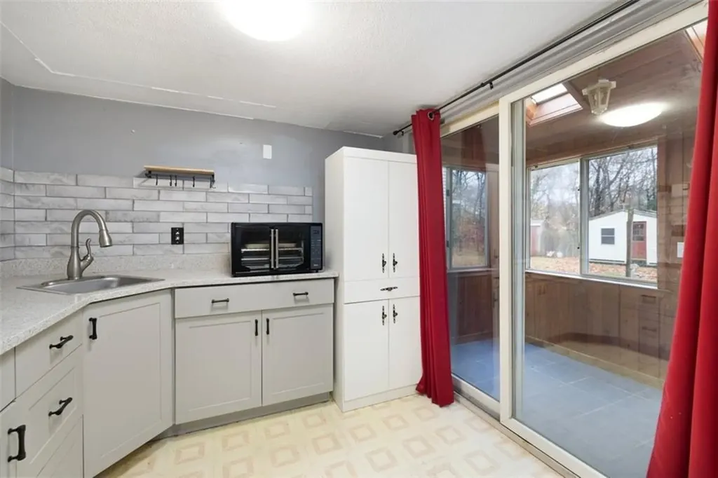 24 Superior Street Warwick RI 02886