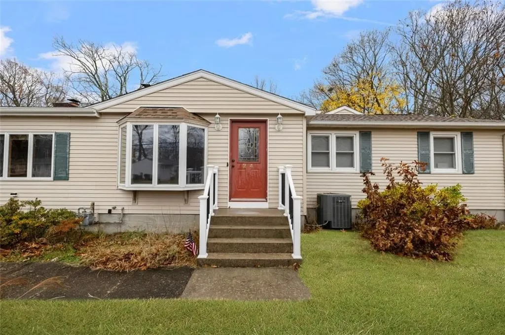 24 Superior Street Warwick RI 02886