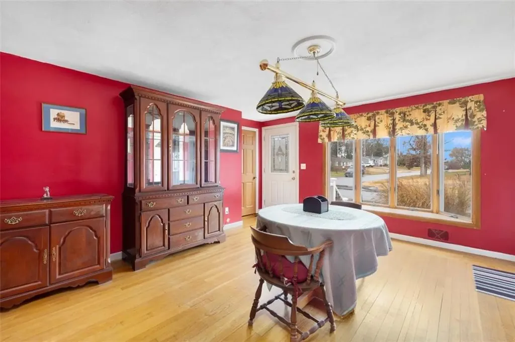 24 Superior Street Warwick RI 02886