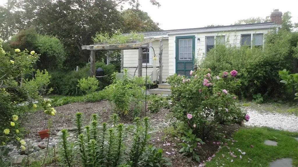 35 Warren Avenue Middletown RI 02842