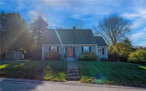 7 Winthrop Drive Middletown RI 02842