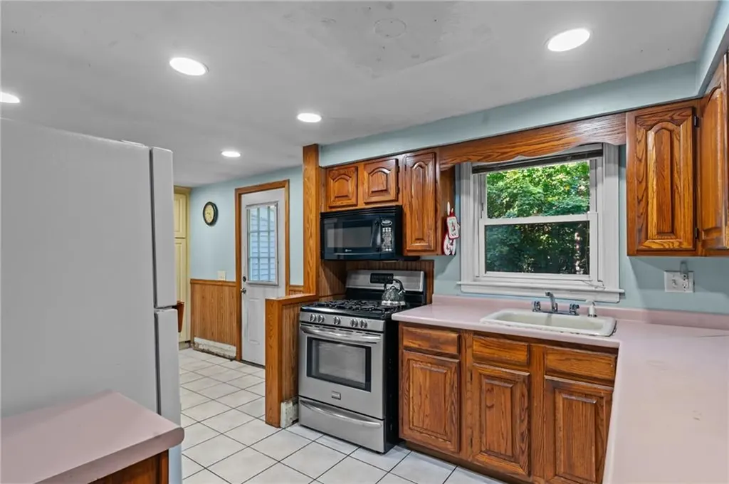 67 Underwood Avenue Warwick RI 02888