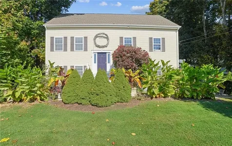 21 Orchard Avenue Narragansett RI 02882