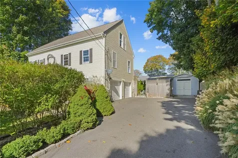 21 Orchard Avenue Narragansett RI 02882