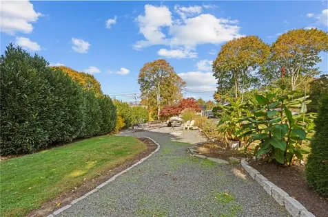 21 Orchard Avenue Narragansett RI 02882