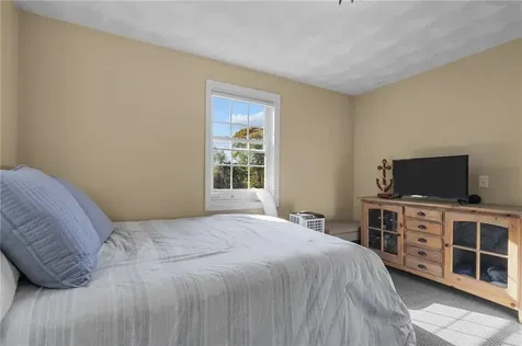 21 Orchard Avenue Narragansett RI 02882