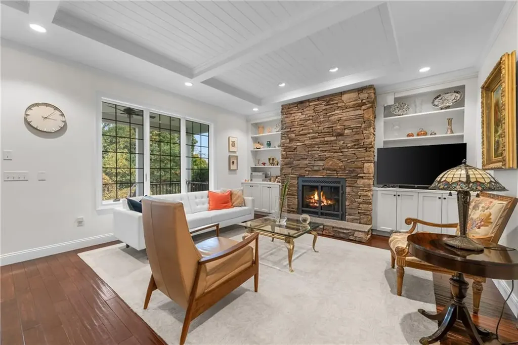 81 Valentine Circle Warwick RI 02886