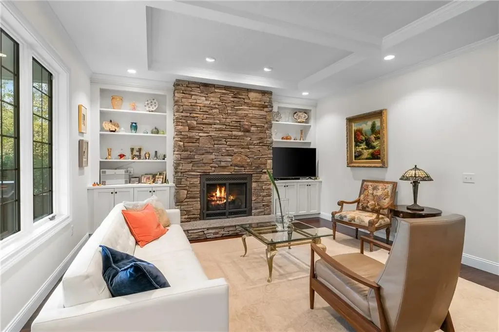81 Valentine Circle Warwick RI 02886