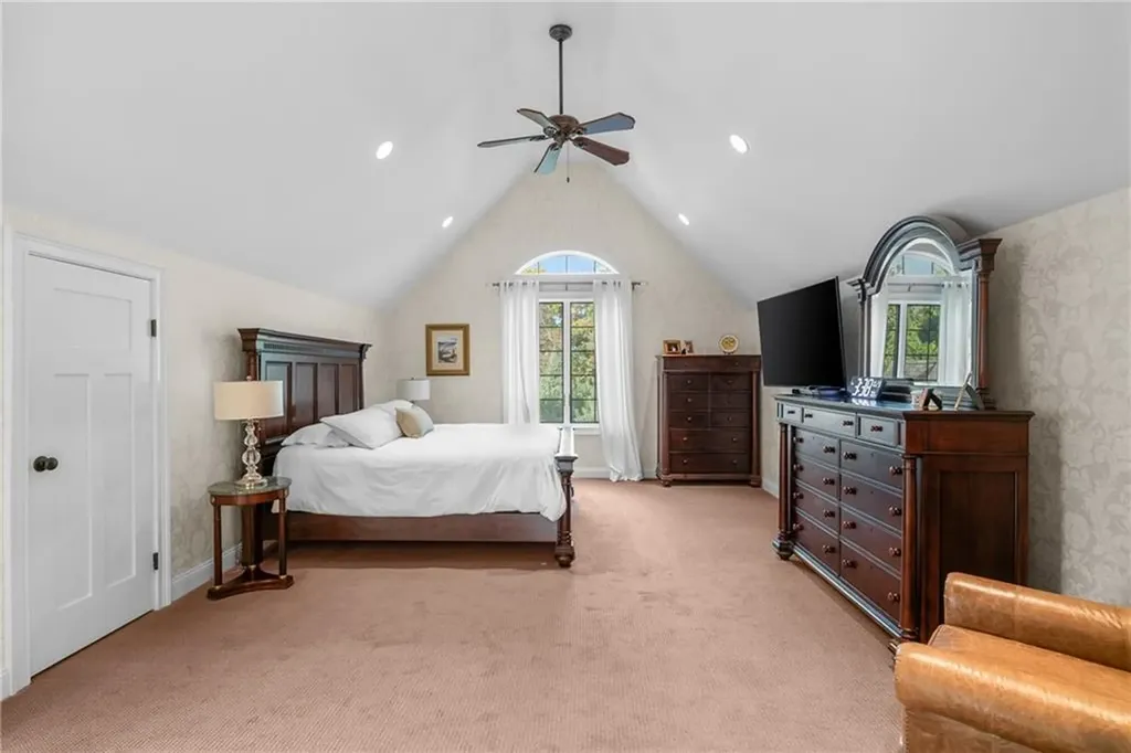 81 Valentine Circle Warwick RI 02886
