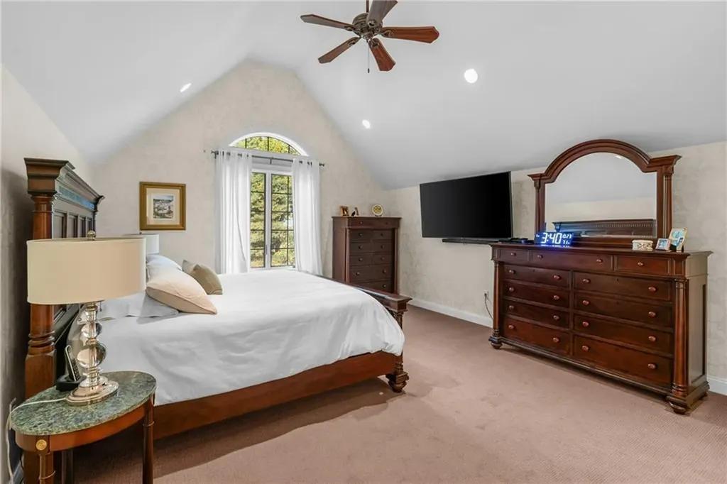 81 Valentine Circle Warwick RI 02886