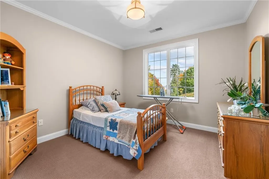 81 Valentine Circle Warwick RI 02886