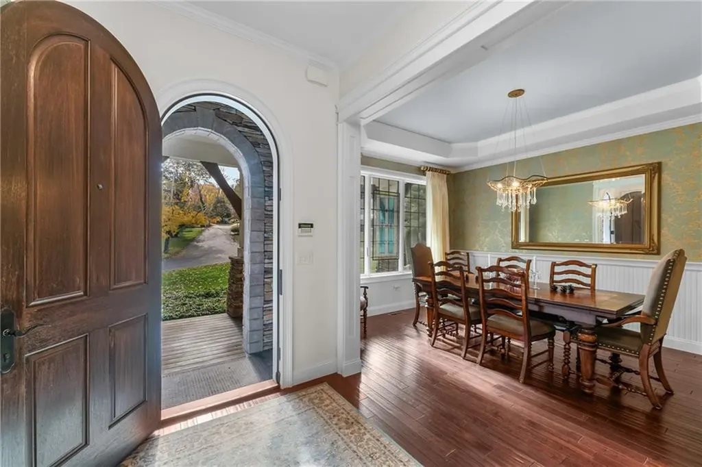 81 Valentine Circle Warwick RI 02886