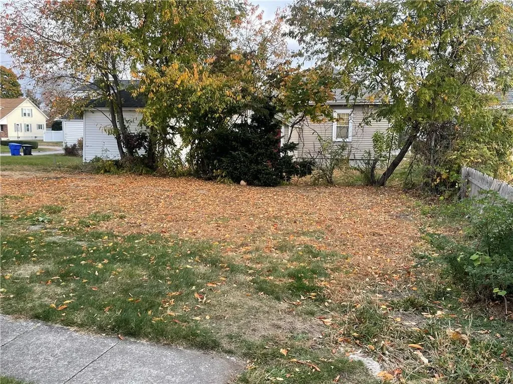 106 Crescent Road Pawtucket RI 02861