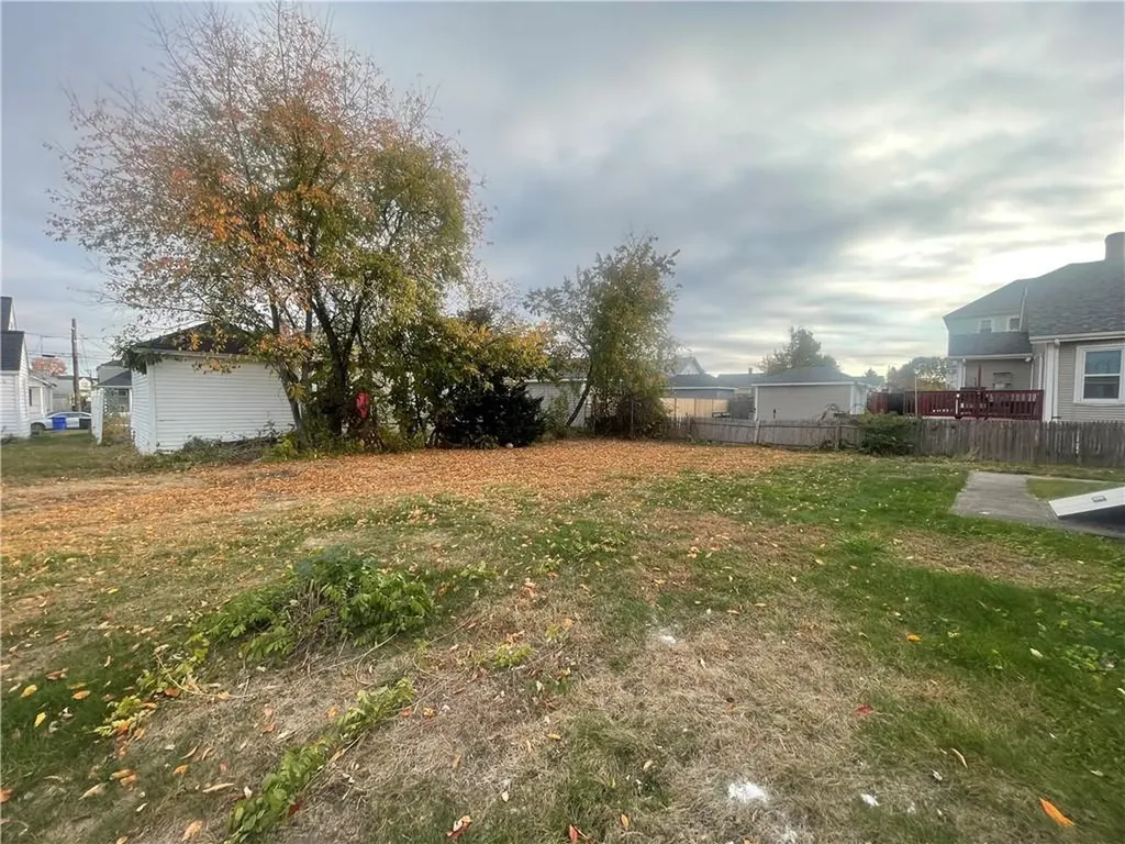106 Crescent Road Pawtucket RI 02861
