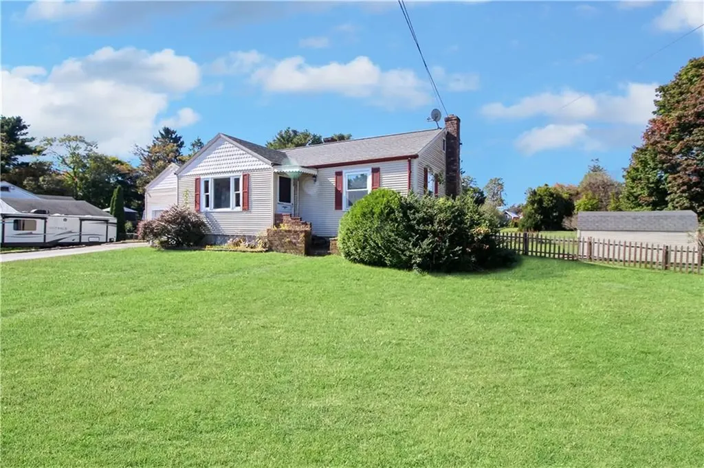 18 Wells Street Hopkinton RI 02804