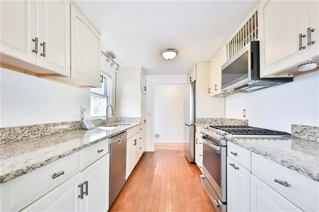 33 Morse Avenue Warwick RI 02886