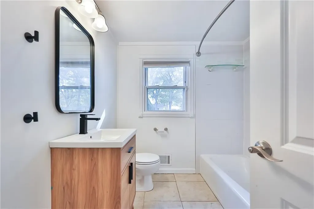 33 Morse Avenue Warwick RI 02886