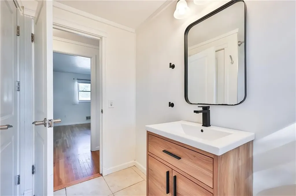 33 Morse Avenue Warwick RI 02886
