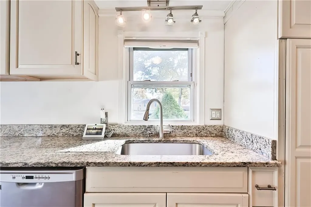 33 Morse Avenue Warwick RI 02886