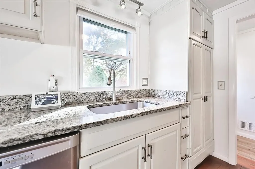 33 Morse Avenue Warwick RI 02886