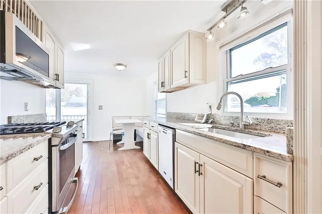 33 Morse Avenue Warwick RI 02886