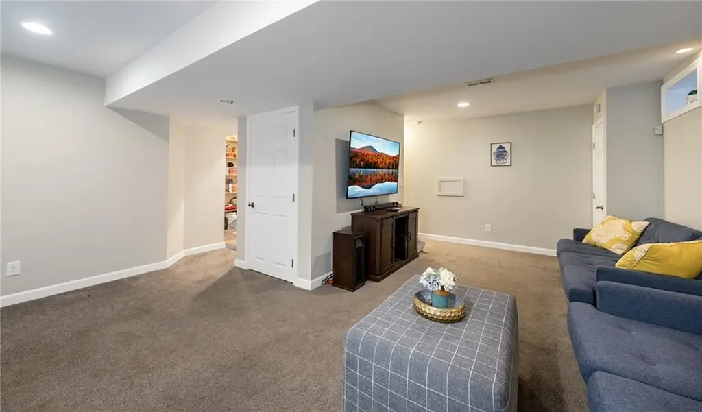 252 Sumner Avenue Warwick RI 02888