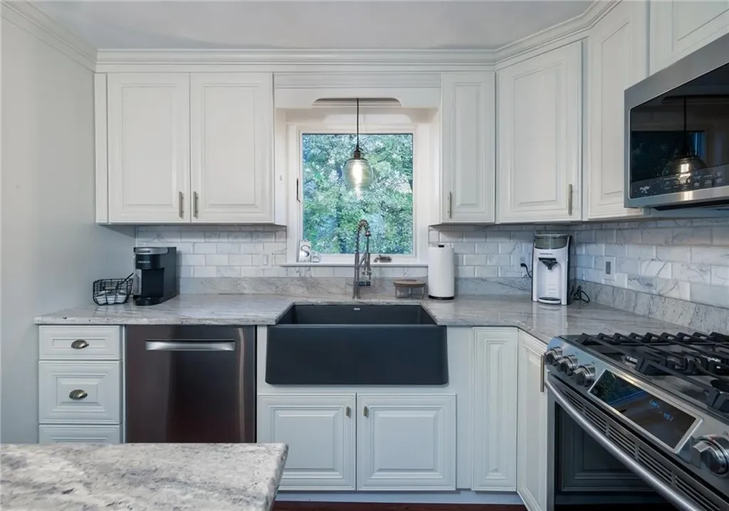 252 Sumner Avenue Warwick RI 02888