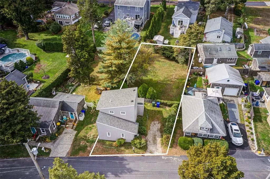 13 Everett Avenue Bristol RI 02809