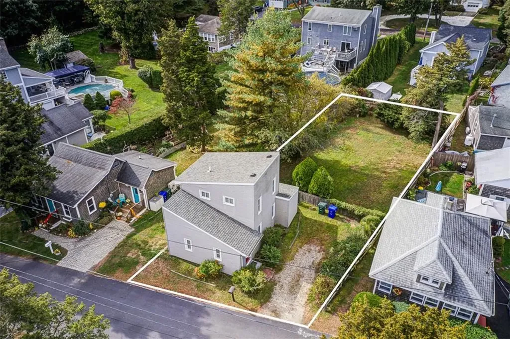 13 Everett Avenue Bristol RI 02809