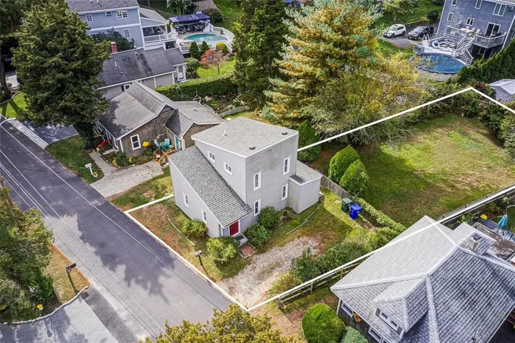 13 Everett Avenue Bristol RI 02809