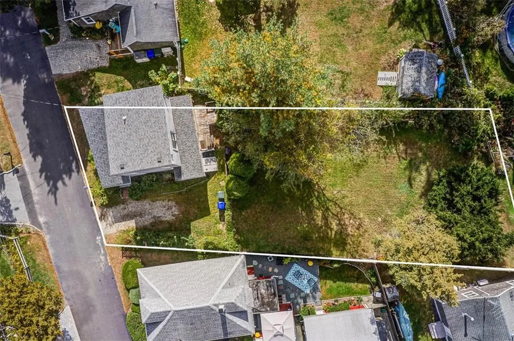 13 Everett Avenue Bristol RI 02809