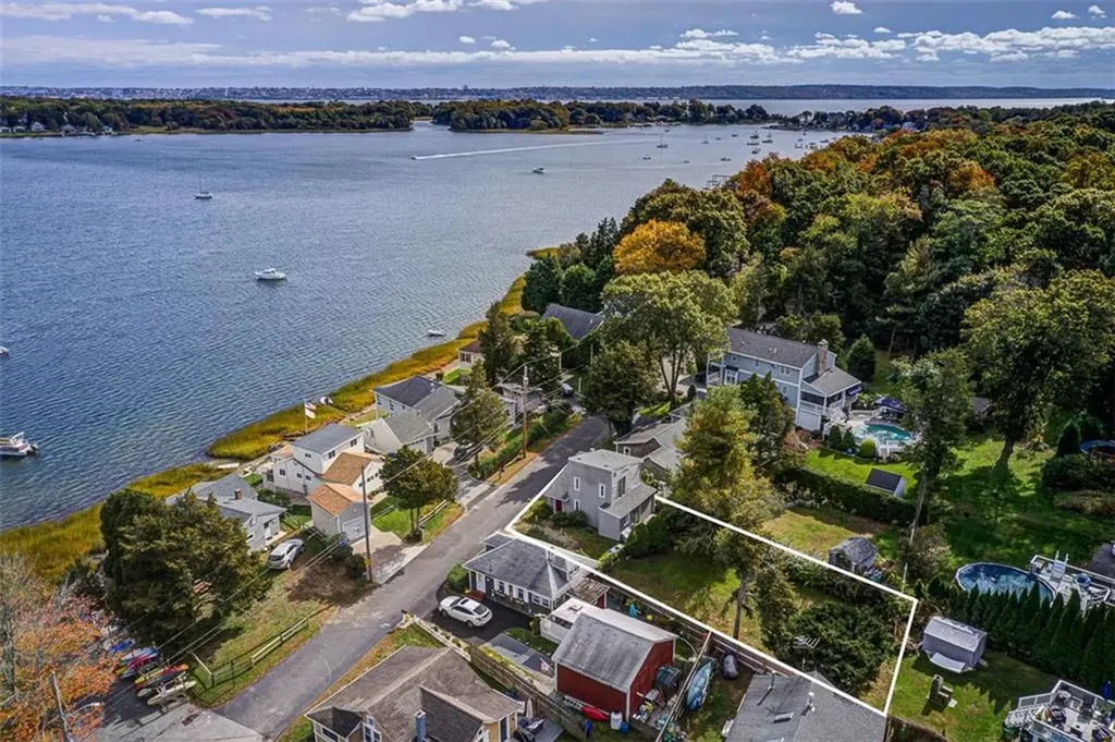 13 Everett Avenue Bristol RI 02809