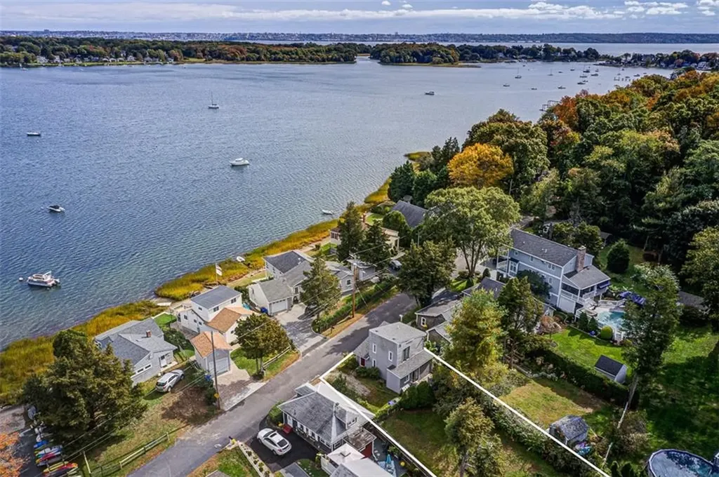 13 Everett Avenue Bristol RI 02809