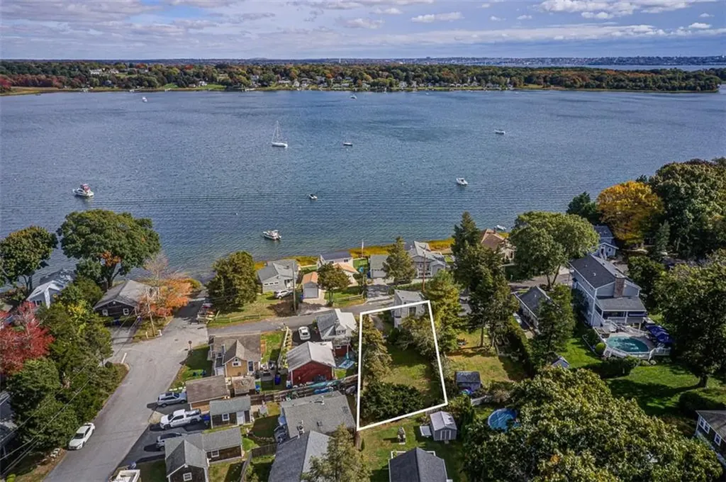 13 Everett Avenue Bristol RI 02809