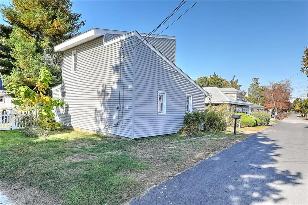 13 Everett Avenue Bristol RI 02809