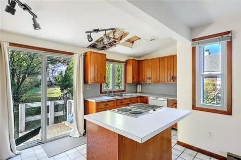 13 Everett Avenue Bristol RI 02809