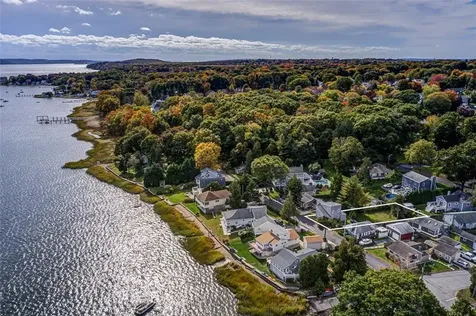 13 Everett Avenue Bristol RI 02809