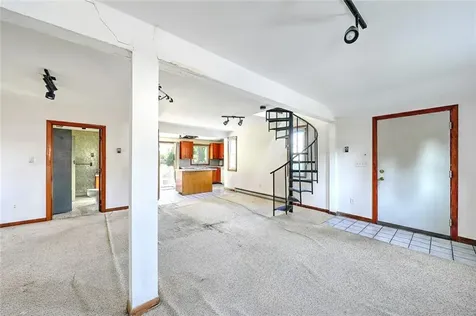 13 Everett Avenue Bristol RI 02809