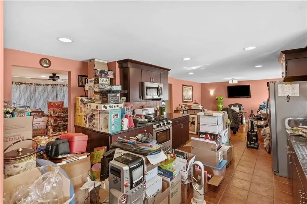 16 Wakefield Avenue Cranston RI 02920