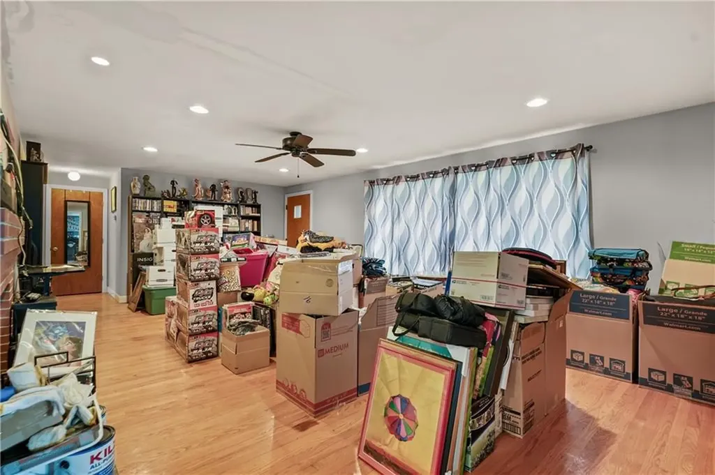 16 Wakefield Avenue Cranston RI 02920