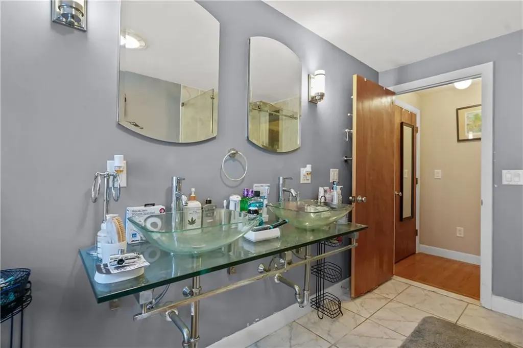 16 Wakefield Avenue Cranston RI 02920