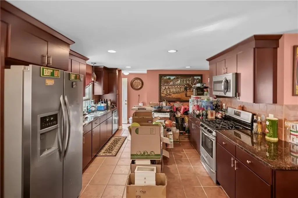 16 Wakefield Avenue Cranston RI 02920