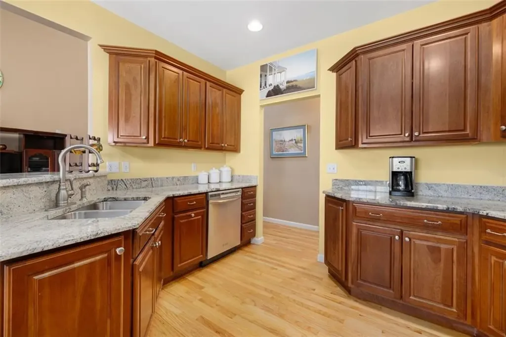 423 River Road Lincoln RI 02865