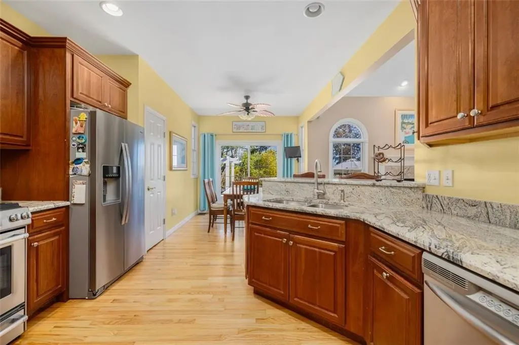 423 River Road Lincoln RI 02865