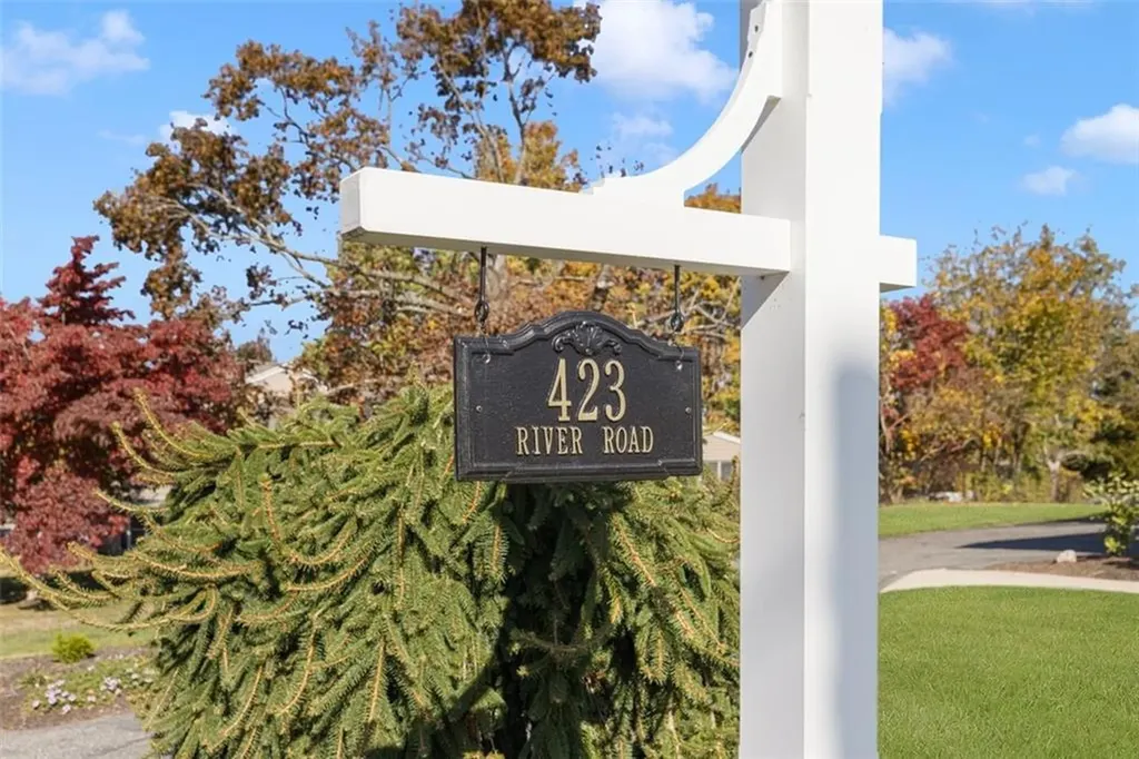 423 River Road Lincoln RI 02865