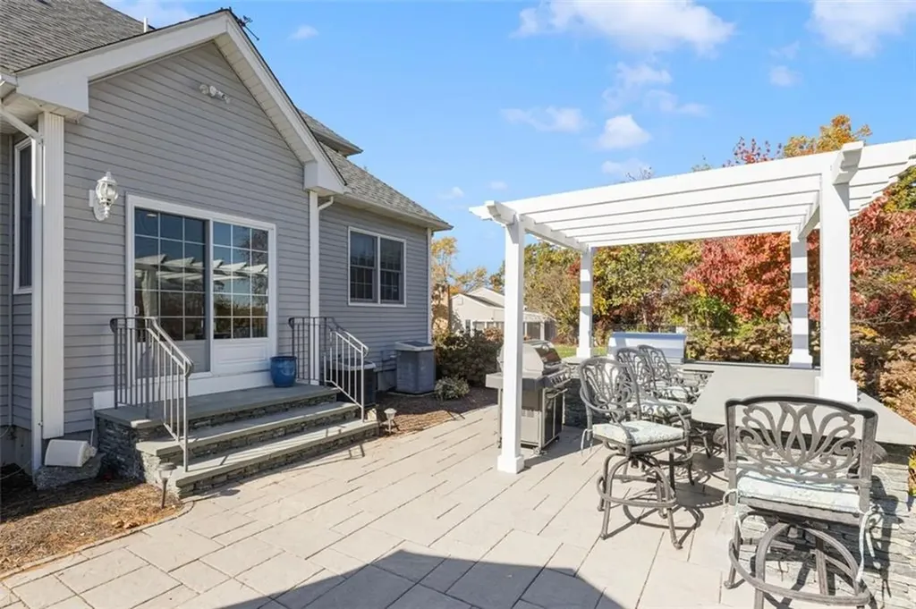 423 River Road Lincoln RI 02865