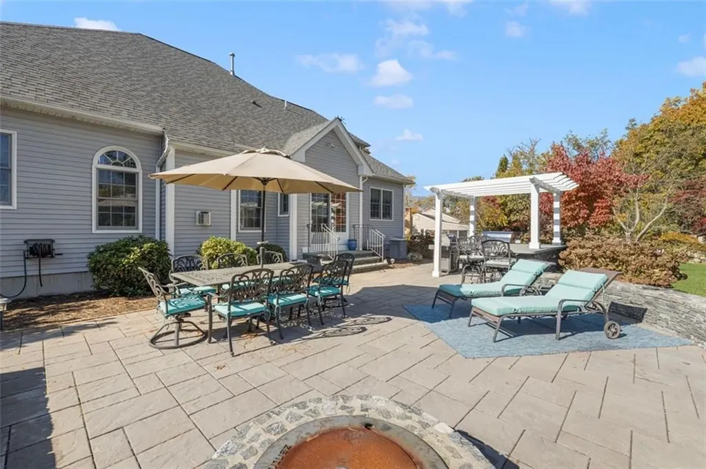 423 River Road Lincoln RI 02865