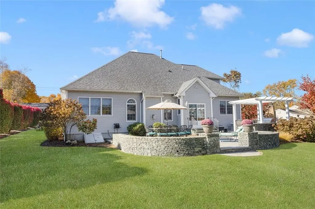 423 River Road Lincoln RI 02865